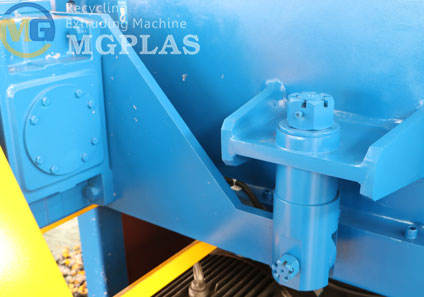 1000-1500kg/h Single Shaft Shredder For Plastic Lupms To Chile