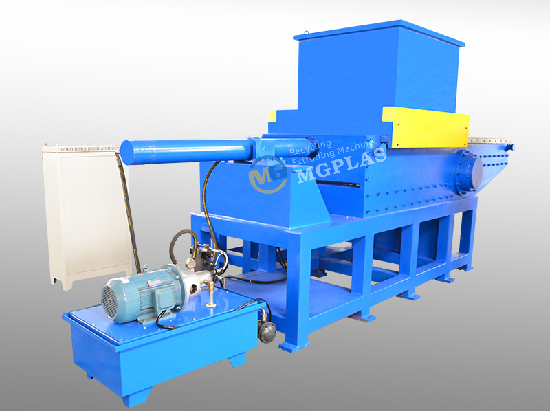 Large capacity industrial plastic drum shredder, with